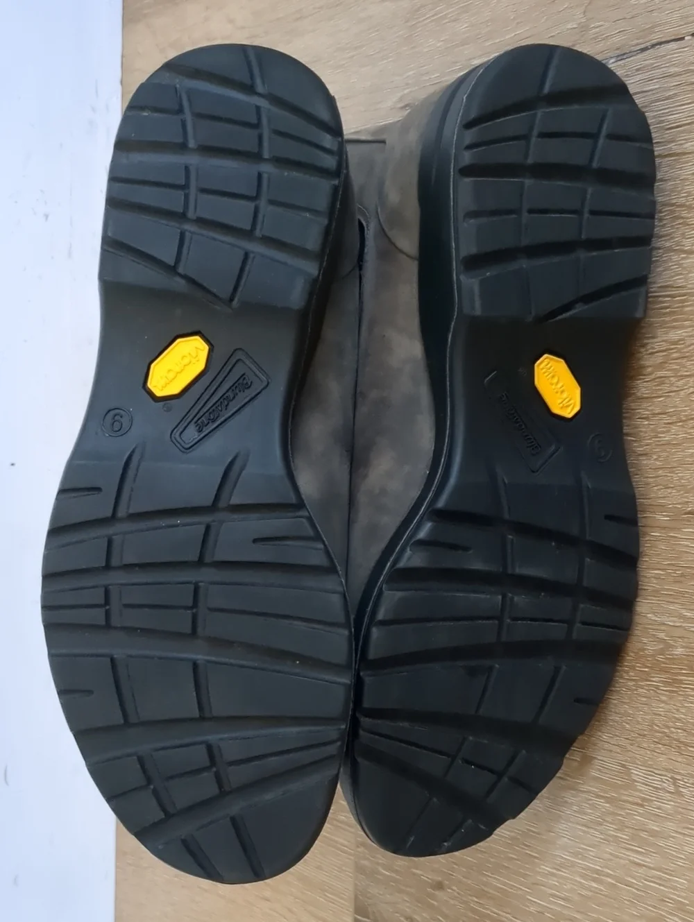 Blundstone self cleaning